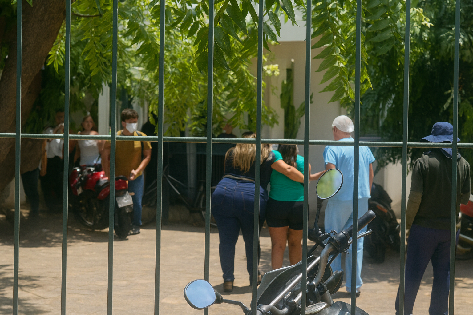 baluartv.com.br | Pais chegam ao colégio e cobram explicações: “Não aceitamos silêncio”