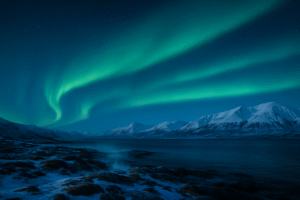 Aurora boreal sobre montanhas e oceano em paisagem nórdica durante a noite, imagem gerada por inteligência artificial.