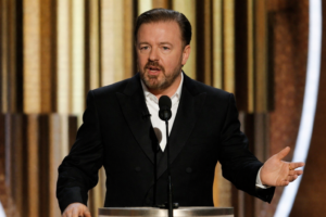 Imagem ilustrativa de Ricky Gervais em cenário que representa seu discurso no Globo de Ouro, em composição editorial gerada por inteligência artificial.