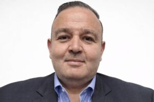 Retrato de Deivis Marcon Antunes, ex-presidente do Rio Previdência, preso pela Polícia Federal; imagem otimizada por inteligência artificial a partir de foto de reprodução.