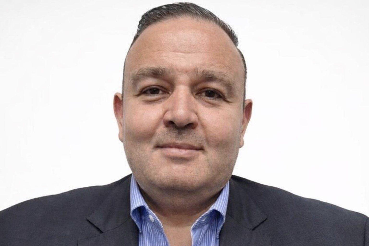 Retrato de Deivis Marcon Antunes, ex-presidente do Rio Previdência, preso pela Polícia Federal; imagem otimizada por inteligência artificial a partir de foto de reprodução.