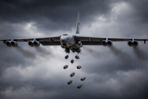 Imagem ilustrativa gerada por IA mostra bombardeiro B-52 em voo frontal sob céu carregado com liberação de armamentos