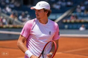 Imagem ilustrativa mostra tenista em quadra de tênis durante partida.