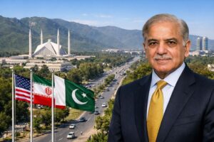Montagem fotográfica ultrarrealista com o primeiro-ministro do Paquistão, Shehbaz Sharif, sobreposto ao centro de Islamabad, com bandeiras dos Estados Unidos, Irã e Paquistão.