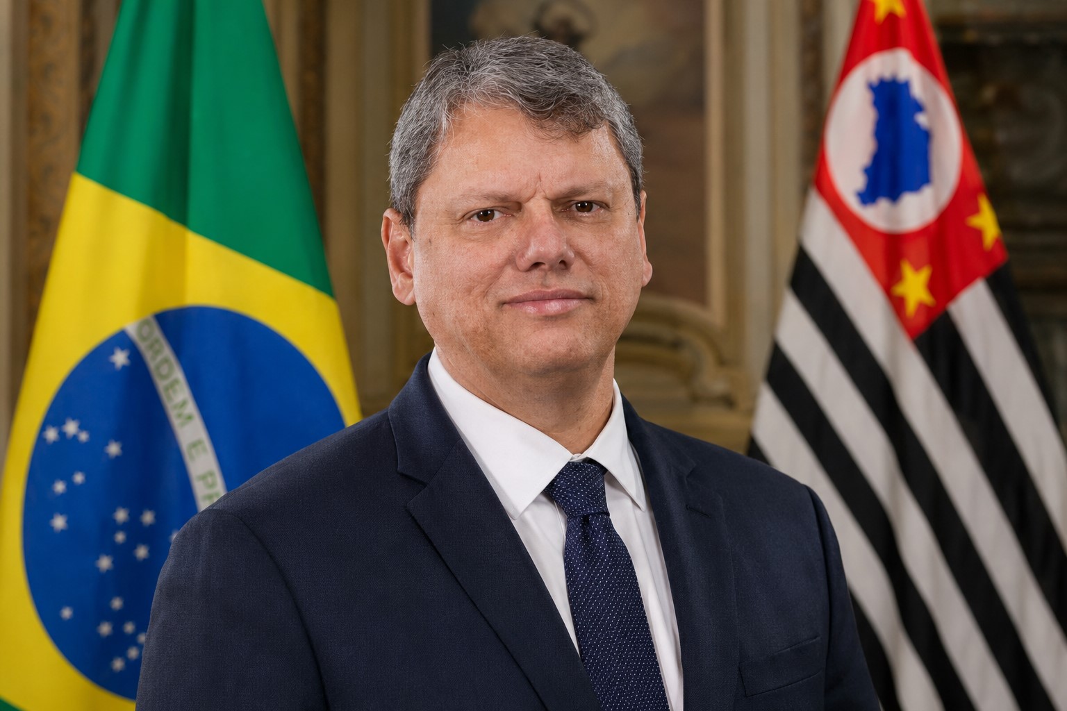 Imagem gerada por IA representa Tarcísio de Freitas em retrato oficial, com bandeiras do Brasil e de São Paulo ao fundo.