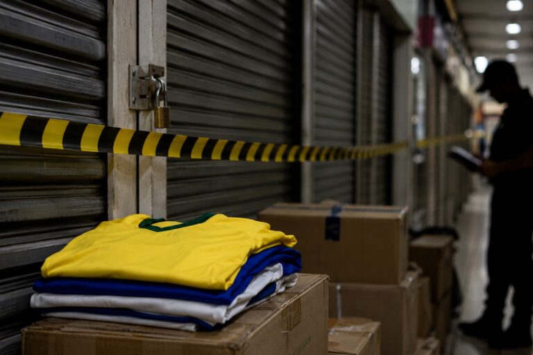 baluartv.com.br | Receita Federal fecha dois shoppings no Brás em operação contra produtos falsificados