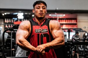 Imagem de Gabriel Gunley em academia, obtida em matéria do G1, reenquadrada e otimizada por IA a partir de registro real de reprodução atribuído às redes sociais.