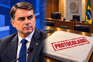 Montagem editorial gerada por IA apresenta representação de Flávio Bolsonaro à esquerda e documentos com carimbo de protocolado à direita, em ambiente alusivo ao TSE.